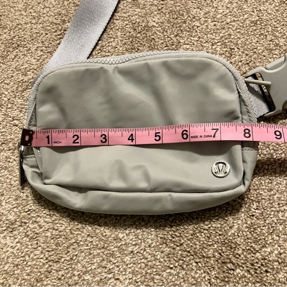 Lululemon Athletica Light Gray Everywhere Crossbody Belt Bag - Picture 5 of 7